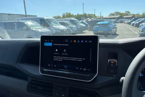 CX74ZFH Volkswagen Crafter 2.0 TDI 140PS Commerce Plus High Roof Van Thumbnail #12