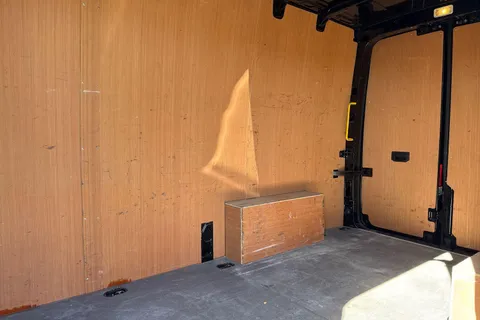 CX74ZFH Volkswagen Crafter 2.0 TDI 140PS Commerce Plus High Roof Van Thumbnail #14