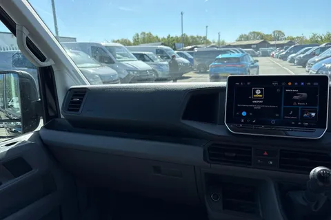 CX74ZFH Volkswagen Crafter 2.0 TDI 140PS Commerce Plus High Roof Van Thumbnail #15