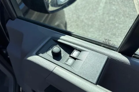 CX74ZFH Volkswagen Crafter 2.0 TDI 140PS Commerce Plus High Roof Van Thumbnail #18