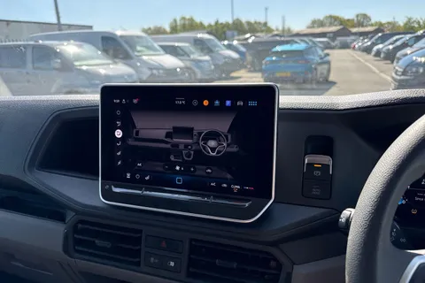 CX74ZFH Volkswagen Crafter 2.0 TDI 140PS Commerce Plus High Roof Van Thumbnail #19