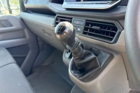 CX74ZFH Volkswagen Crafter 2.0 TDI 140PS Commerce Plus High Roof Van Thumbnail #20