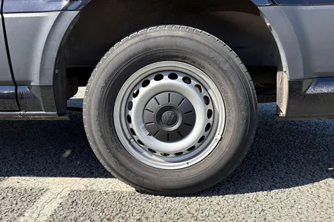 CX74ZFH Volkswagen Crafter 2.0 TDI 140PS Commerce Plus High Roof Van Thumbnail #22