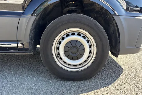 CX74ZFH Volkswagen Crafter 2.0 TDI 140PS Commerce Plus High Roof Van Thumbnail #24