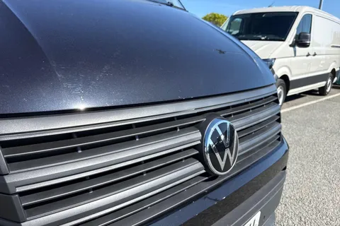 CX74ZFH Volkswagen Crafter 2.0 TDI 140PS Commerce Plus High Roof Van Thumbnail #25