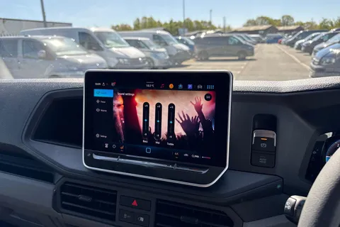 CX25LBE Volkswagen Crafter 2.0 TDI 140PS Commerce High Roof Van Thumbnail #36