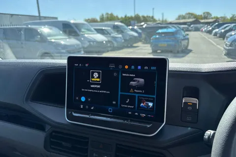 CX74ZFH Volkswagen Crafter 2.0 TDI 140PS Commerce Plus High Roof Van Thumbnail #33