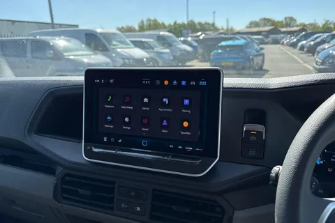 CX74ZFH Volkswagen Crafter 2.0 TDI 140PS Commerce Plus High Roof Van Thumbnail #34