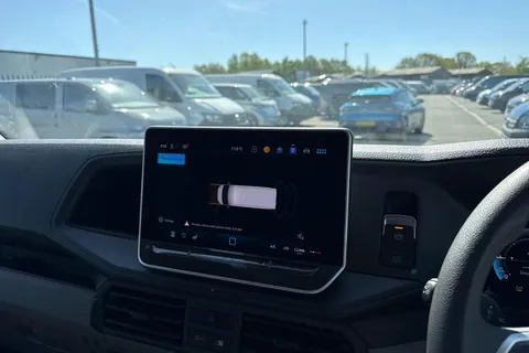 CX74ZFH Volkswagen Crafter 2.0 TDI 140PS Commerce Plus High Roof Van Thumbnail #35