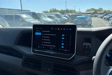 CX74ZFH Volkswagen Crafter 2.0 TDI 140PS Commerce Plus High Roof Van Thumbnail #36