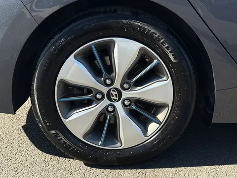 DG18AZW Hyundai Ioniq 1.6 h-GDi 8.9kWh Premium DCT Euro 6 (s/s) 5dr Thumbnail #24