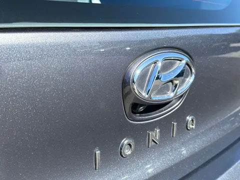 DG18AZW Hyundai Ioniq 1.6 h-GDi 8.9kWh Premium DCT Euro 6 (s/s) 5dr Thumbnail #25