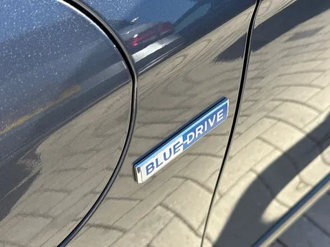 DG18AZW Hyundai Ioniq 1.6 h-GDi 8.9kWh Premium DCT Euro 6 (s/s) 5dr Thumbnail #29