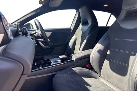 CV22SZY Mercedes-Benz A Class 1.3 A200 AMG Line Edition (Executive) 7G-DCT Euro 6 (s/s) 5dr Thumbnail #11