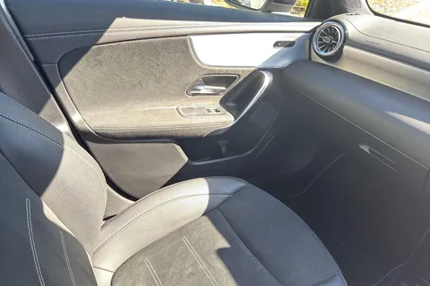 CV22SZY Mercedes-Benz A Class 1.3 A200 AMG Line Edition (Executive) 7G-DCT Euro 6 (s/s) 5dr Thumbnail #15