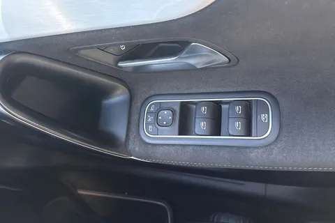 CV22SZY Mercedes-Benz A Class 1.3 A200 AMG Line Edition (Executive) 7G-DCT Euro 6 (s/s) 5dr Thumbnail #18