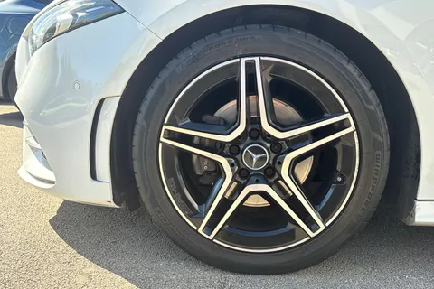 CV22SZY Mercedes-Benz A Class 1.3 A200 AMG Line Edition (Executive) 7G-DCT Euro 6 (s/s) 5dr Thumbnail #24