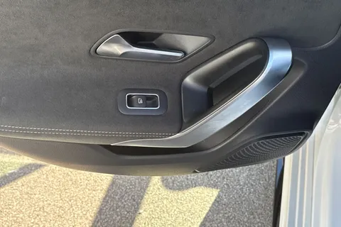 CV22SZY Mercedes-Benz A Class 1.3 A200 AMG Line Edition (Executive) 7G-DCT Euro 6 (s/s) 5dr Thumbnail #30