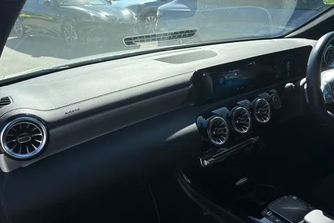 CV22SZY Mercedes-Benz A Class 1.3 A200 AMG Line Edition (Executive) 7G-DCT Euro 6 (s/s) 5dr Thumbnail #31