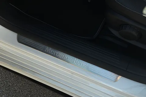 CV22SZY Mercedes-Benz A Class 1.3 A200 AMG Line Edition (Executive) 7G-DCT Euro 6 (s/s) 5dr Thumbnail #33