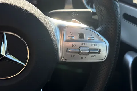 CV22SZY Mercedes-Benz A Class 1.3 A200 AMG Line Edition (Executive) 7G-DCT Euro 6 (s/s) 5dr Thumbnail #38