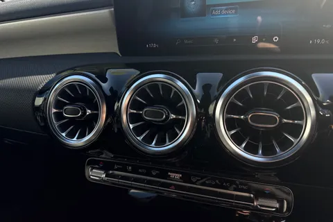 CV22SZY Mercedes-Benz A Class 1.3 A200 AMG Line Edition (Executive) 7G-DCT Euro 6 (s/s) 5dr Thumbnail #39