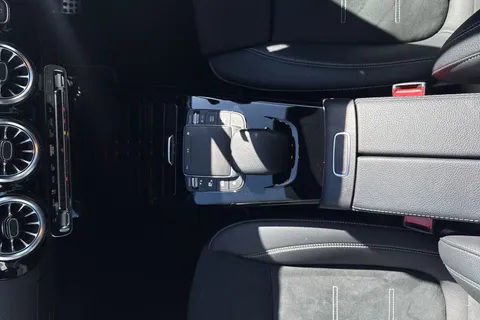 CV22SZY Mercedes-Benz A Class 1.3 A200 AMG Line Edition (Executive) 7G-DCT Euro 6 (s/s) 5dr Thumbnail #43