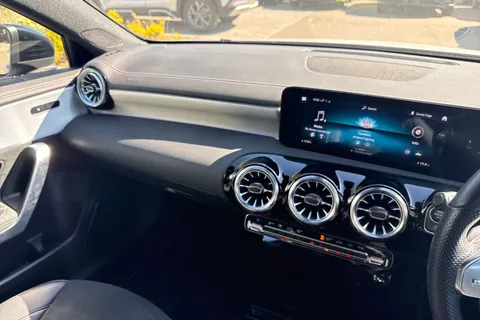 CV22SZY Mercedes-Benz A Class 1.3 A200 AMG Line Edition (Executive) 7G-DCT Euro 6 (s/s) 5dr Thumbnail #44