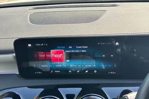 CV22SZY Mercedes-Benz A Class 1.3 A200 AMG Line Edition (Executive) 7G-DCT Euro 6 (s/s) 5dr Thumbnail #46