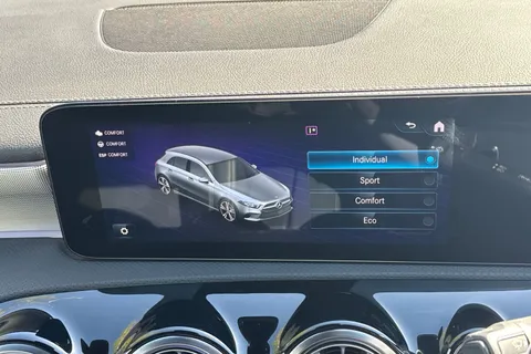 CV22SZY Mercedes-Benz A Class 1.3 A200 AMG Line Edition (Executive) 7G-DCT Euro 6 (s/s) 5dr Thumbnail #51