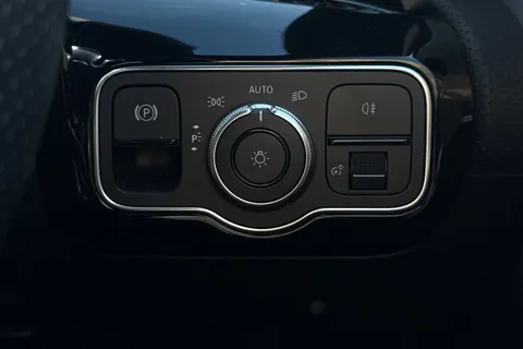 CV22SZY Mercedes-Benz A Class 1.3 A200 AMG Line Edition (Executive) 7G-DCT Euro 6 (s/s) 5dr Thumbnail #52