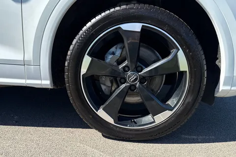 10 of 52 for Audi Q5 2.0 TDI 40 Black Edition S Tronic quattro Euro 6 (s/s) 5dr