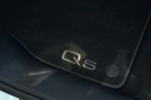 44 of 52 for Audi Q5 2.0 TDI 40 Black Edition S Tronic quattro Euro 6 (s/s) 5dr