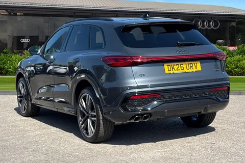 DK26URV Audi Q5 SUV Edition 1 TDI quattro 204 PS S tronic Thumbnail #3
