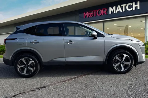 DP73NNL Nissan Qashqai 1.3 DIG-T MHEV N-Connecta XTRON Euro 6 (s/s) 5dr Thumbnail #4