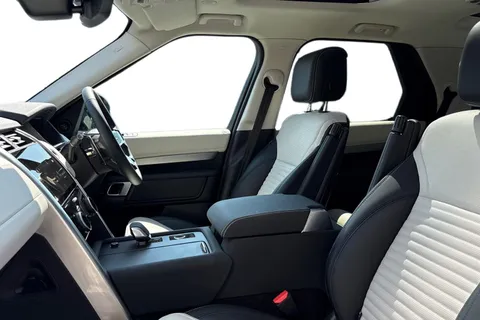 3 of 51 for Land Rover Discovery 3.0 D350 Dynamic SE 5dr