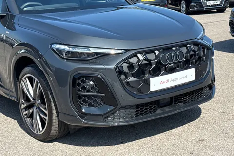 DK26URV Audi Q5 SUV Edition 1 TDI quattro 204 PS S tronic Thumbnail #10