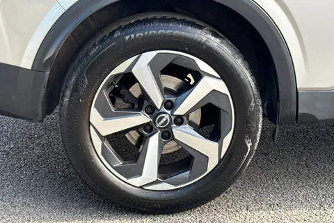 DP73NNL Nissan Qashqai 1.3 DIG-T MHEV N-Connecta XTRON Euro 6 (s/s) 5dr Thumbnail #12