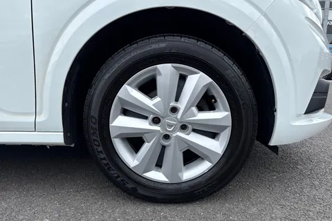 DF22RZO Dacia Sandero 1.0 TCe Comfort Euro 6 (s/s) 5dr Thumbnail #11