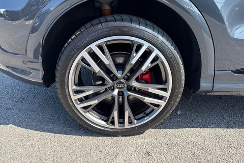 DK26URV Audi Q5 SUV Edition 1 TDI quattro 204 PS S tronic Thumbnail #12