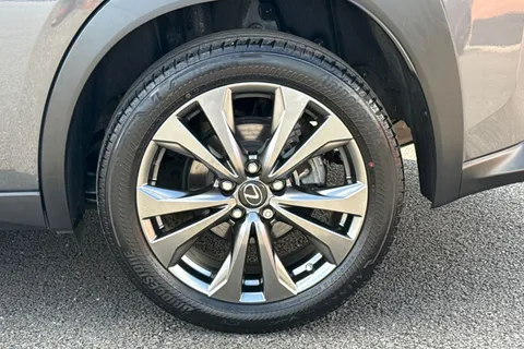 SM23LWY Lexus Ux 2.0 250h F Sport Design E-CVT Euro 6 (s/s) 5dr Thumbnail #13