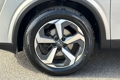 DP73NNL Nissan Qashqai 1.3 DIG-T MHEV N-Connecta XTRON Euro 6 (s/s) 5dr Thumbnail #14