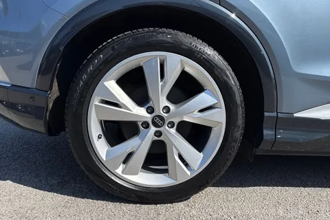 12 of 49 for Audi Q4 e-tron Q4 S line 40 e-tron 150,00 kW
