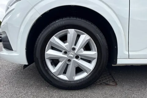 DF22RZO Dacia Sandero 1.0 TCe Comfort Euro 6 (s/s) 5dr Thumbnail #13