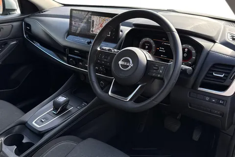 DP73NNL Nissan Qashqai 1.3 DIG-T MHEV N-Connecta XTRON Euro 6 (s/s) 5dr Thumbnail #15