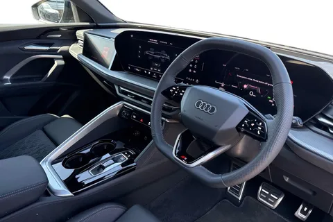 DK26URV Audi Q5 SUV Edition 1 TDI quattro 204 PS S tronic Thumbnail #15