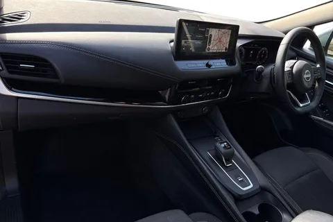 DP73NNL Nissan Qashqai 1.3 DIG-T MHEV N-Connecta XTRON Euro 6 (s/s) 5dr Thumbnail #16