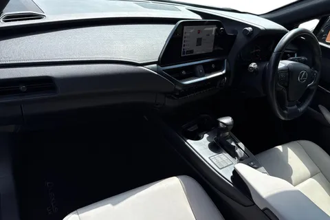 SM23LWY Lexus Ux 2.0 250h F Sport Design E-CVT Euro 6 (s/s) 5dr Thumbnail #16
