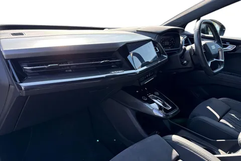 15 of 49 for Audi Q4 e-tron Q4 S line 40 e-tron 150,00 kW