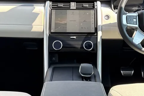 15 of 51 for Land Rover Discovery 3.0 D350 Dynamic SE 5dr